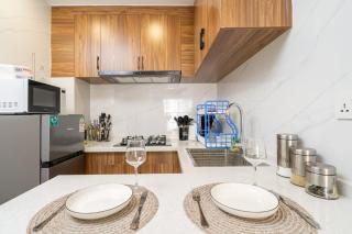 Executive Alba Garden Apt, Rock Climbing, Pool and Gym - 1