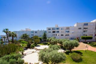 Panoramic views and a swimming pool near the airport - 1