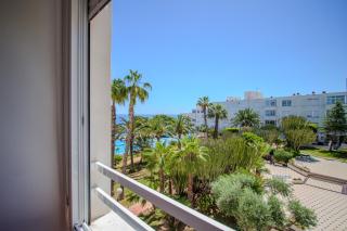 Panoramic views and a swimming pool near the airport - 2