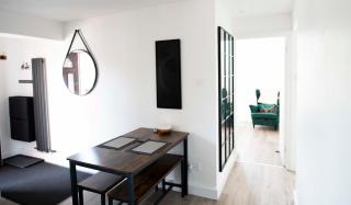 Dorset Stylish Apartment - 3
