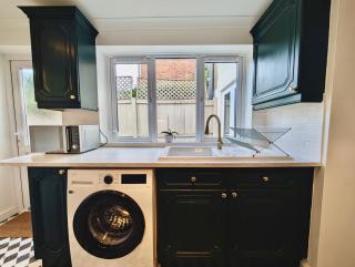Stunning House With Private Backyard - Sidcup - 4