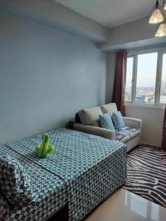 Cozy Studio Unit in Quezon City with Private Pool and City Views - Manila - 3