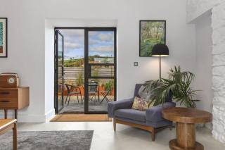 Cartws at Pentrecelyn - styilish barn conversion with large kitchen and outdoor space - Carmarthen - 1