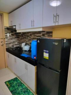 Spacious 1-Bedroom Condo in Quezon City with Private Pool - Manila - 5