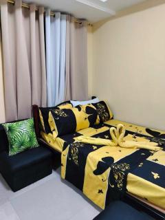 Spacious 1-Bedroom Condo in Quezon City with Private Pool - Manila - 1