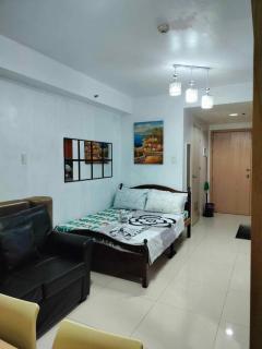 Luxurious Condo in Quezon City with Private Pool and City Views - Manila - 4