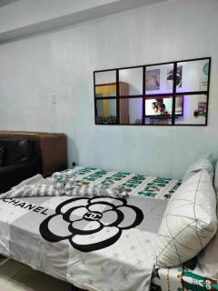 Luxurious Condo in Quezon City with Private Pool and City Views - Manila - 3