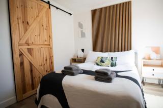 Dorset Stylish Apartment - 8