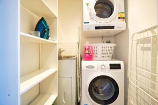 Cosy Retreat - 2BR Apt with Pool Gym Steam&Sauna - 4
