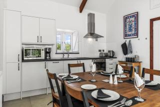 Cysgod Y Ffordd - a gorgeous new barn conversion sleeping 4 guests with disabled facilities - Carmarthen - 2