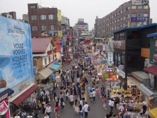 Hongik University Station, Line 2, 5 minutes from Sinchon Station, 5 people, Private house with no neighbors, 1st floor, 3 air conditioners, Washing machine and dryer, Gyeongbokgung Palace - Samgong - 5