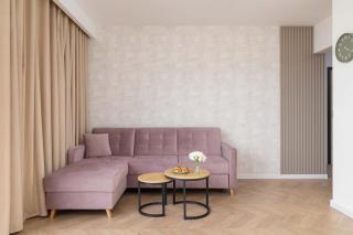 Pastel Apartment with Balcony and Parking by Noclegi Renters - 4