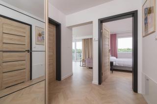 Pastel Apartment with Balcony and Parking by Noclegi Renters - 1