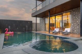 SaffronStays Abhinandan Villa - 4BR Jaipur villa with private pool, bathtubs, gazebo bonfire & lawns facing the Aravallis - 9