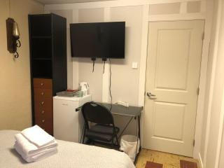 Comfort cottage guest home near subway station, bus and downtown - Vancouver - 6