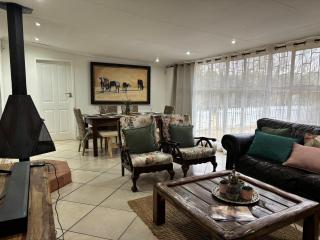 DullVino Wellington House - Dullstroom - 2