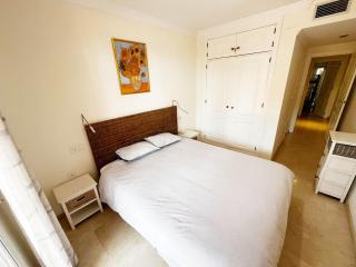 2 Bedroom Apartment with Spacious Terrace - 5