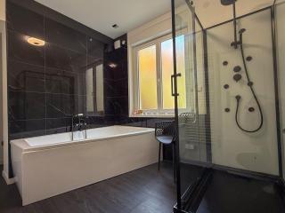 T2 en centre-ville d'Illiers-Combray - parking- lit king size - terrasse - 6