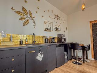 T2 en centre-ville d'Illiers-Combray - parking- lit king size - terrasse - 1