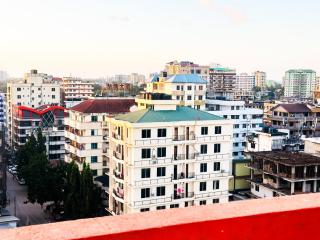 Urban Affordable Private City Room- Amazing View, Fast WiFi & Walkable Location - 2
