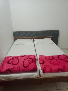 Keshav homstey femeli room - Dwarka - 3