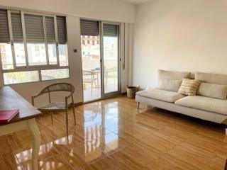 Bright apartment near the beach and port - 5