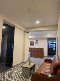 Lavish Hotel BG-Lodge - Bangalore - 4