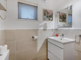 Chaucer Lodge Apt 1 - 2