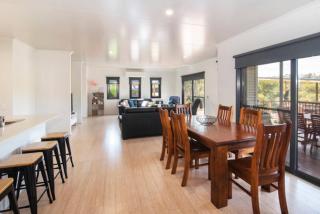 Wirraway Luxury Chalet | Lake Views | Private Gardens - Wilyabrup - 9