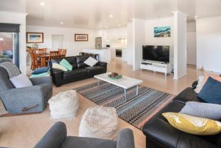 Wirraway Luxury Chalet | Lake Views | Private Gardens - Wilyabrup - 8