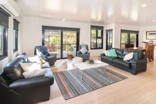 Wirraway Luxury Chalet | Lake Views | Private Gardens - Wilyabrup - 7