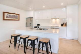 Wirraway Luxury Chalet | Lake Views | Private Gardens - Wilyabrup - 6
