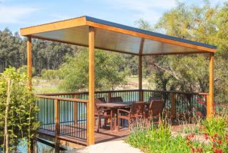 Wirraway Luxury Chalet | Lake Views | Private Gardens - Wilyabrup - 5