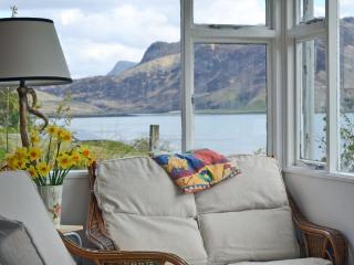 Loch Shore Cottage - 3