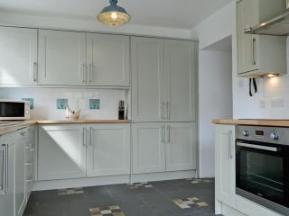 Loch Shore Cottage - 3