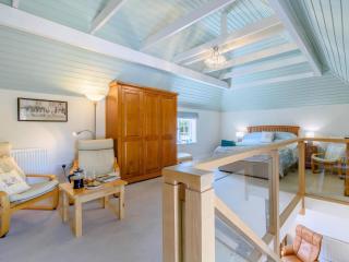 The Hideaway The Den - 1