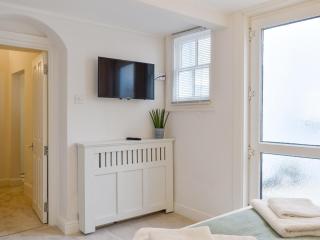 Sandgate Apartment - 3