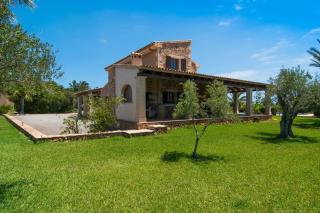 Fantastische Finca mit überdachter Terrasse in Strandnähe - S'Horta - 1