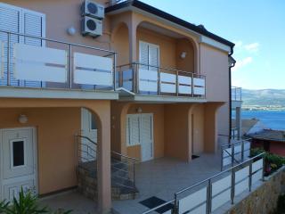 Helle Zimmer mit grossem Balkon mit Meeresblick für zwei Personen - Trogir - 0