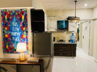 Vivid Studio Apt - Home Cinema at DHA VI Kh-Bukhari - 6