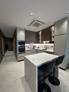 Amara - 3BR- Infinity Pool - Kingdom Tower View - 4