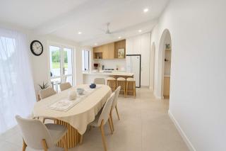 Perfection in Pallarenda With Pool & Studio Apt - 1