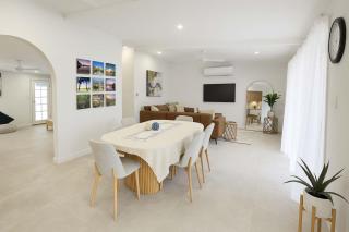 Perfection in Pallarenda With Pool & Studio Apt - 2