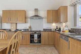 Drefach - Refurbished farmhouse in stunning surroundings with hot tub - Llanwinio - 4