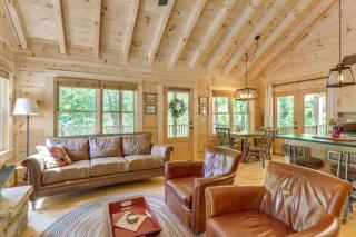 4 Mi to Fall Branch Falls Peaceful Cabin with Deck - Cherry Log - 5