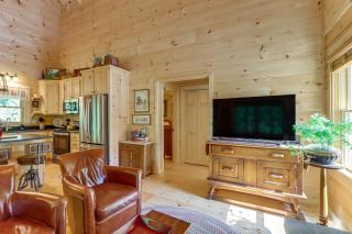 4 Mi to Fall Branch Falls Peaceful Cabin with Deck - Cherry Log - 3
