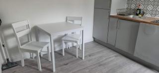 Lovely Cosy Studio with Garden and Parking - - 5