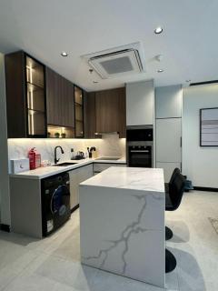 Amara - 2BR - Infinity Pool - Kingdom Tower View - Riyad - 3
