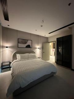 Amara - 2BR - Infinity Pool - Kingdom Tower View - Riyad - 1