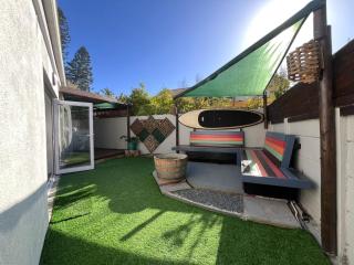 Beach Pebble - 200m walk to beach kite surfer paradise, work friendly, pet friendly - must request - 8